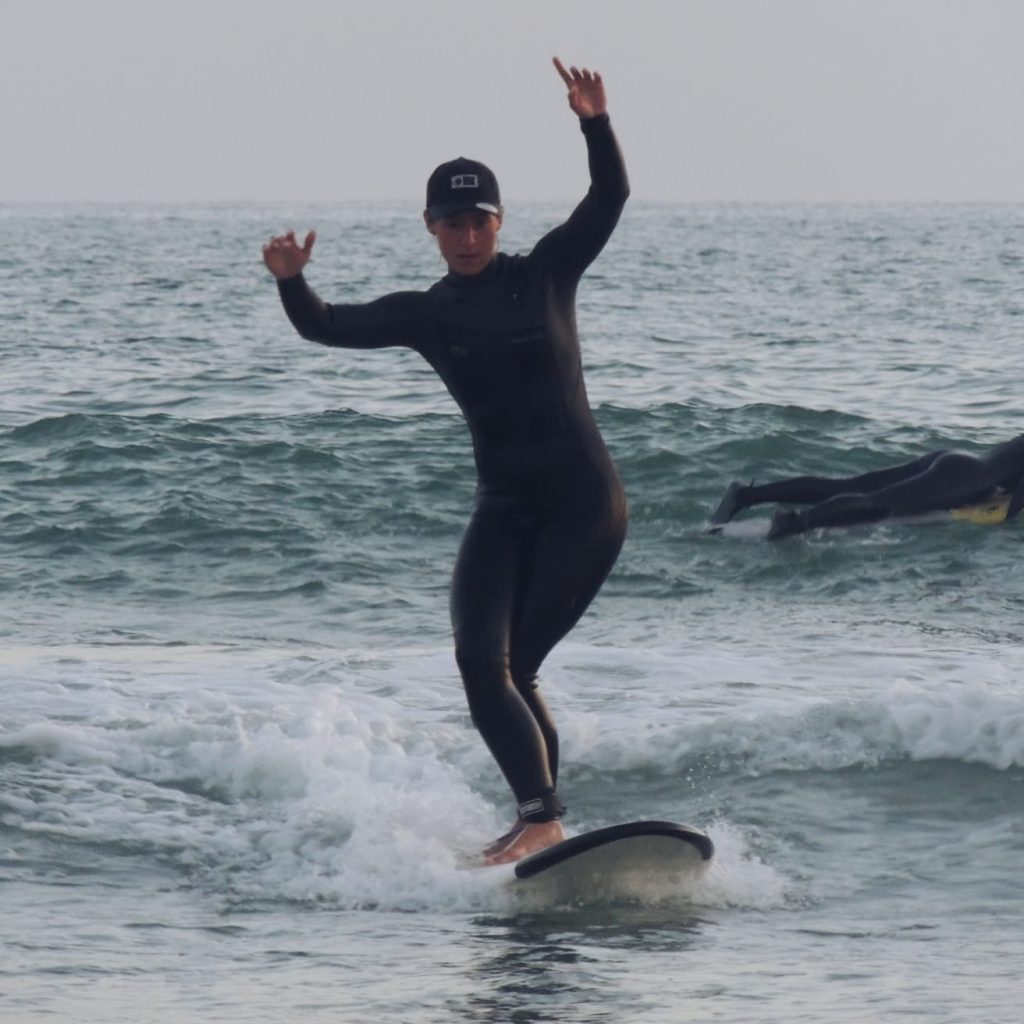 surfer on the longboard making a cross step